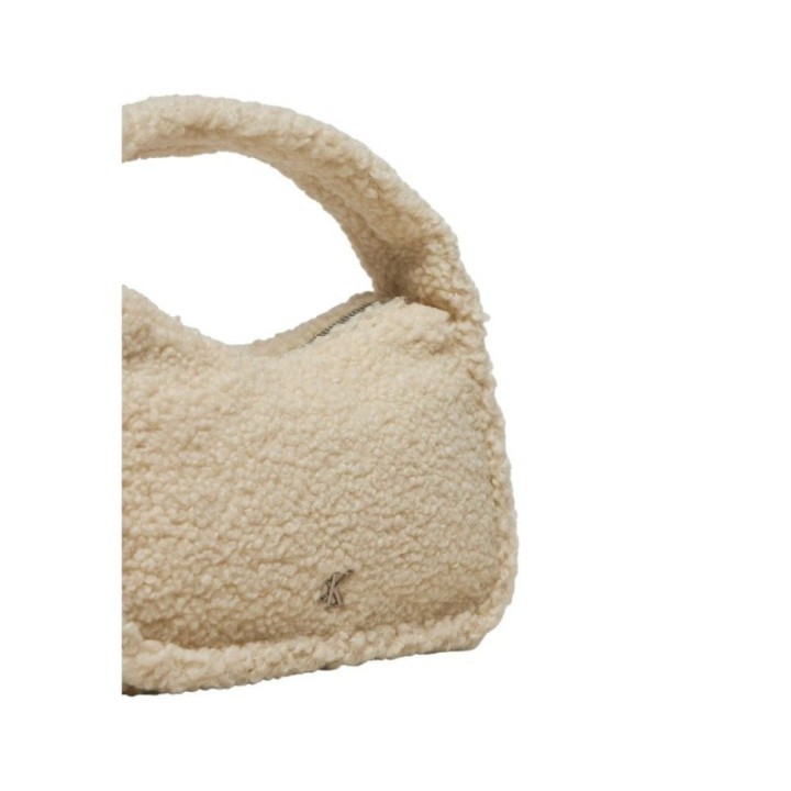 bolso sherpa crema para mujer Calvin Klein vista frontal detalle