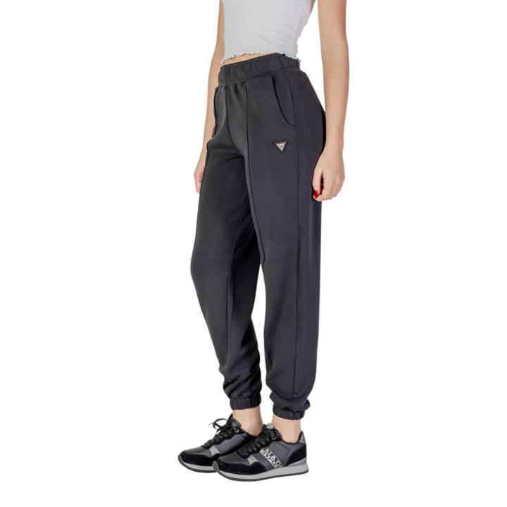 Pantalón jogger negro Guess Active para mujer Olympe vista de tres cuartos