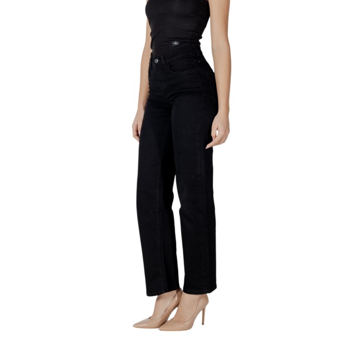 Vaqueros negros de mujer Ichi IHTWIGGY Straight vista de tres cuartos