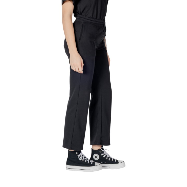 Converse pantalón negro de mujer Star Chevron Open Hem Pant vista lateral