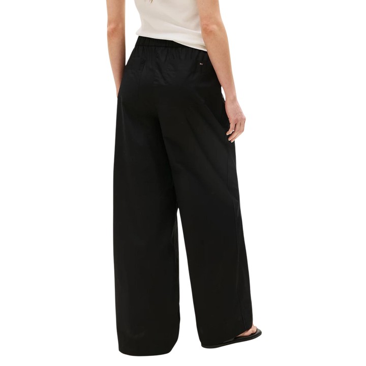 Tommy Hilfiger pantalón ancho de mujer negro de popelín vista posterior