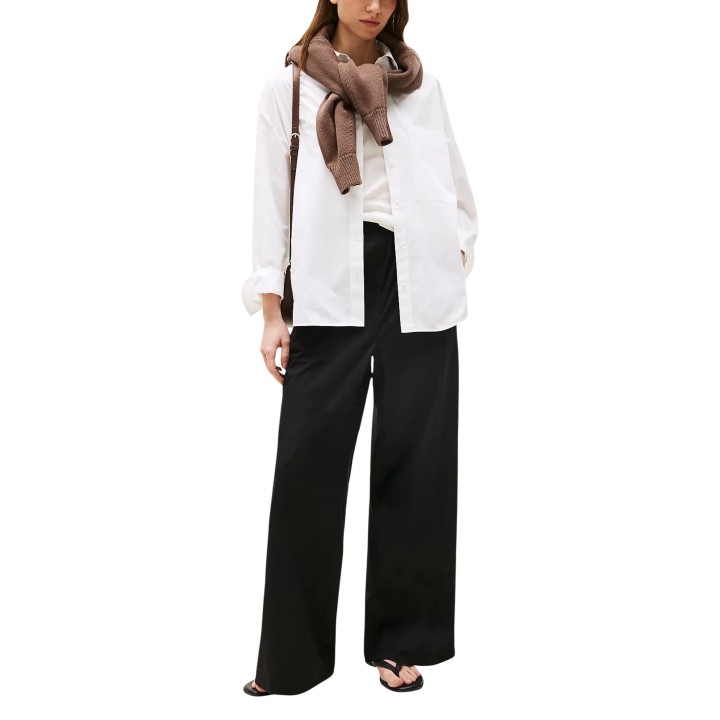 Tommy Hilfiger pantalón ancho de mujer negro de popelín vista de tres cuartos
