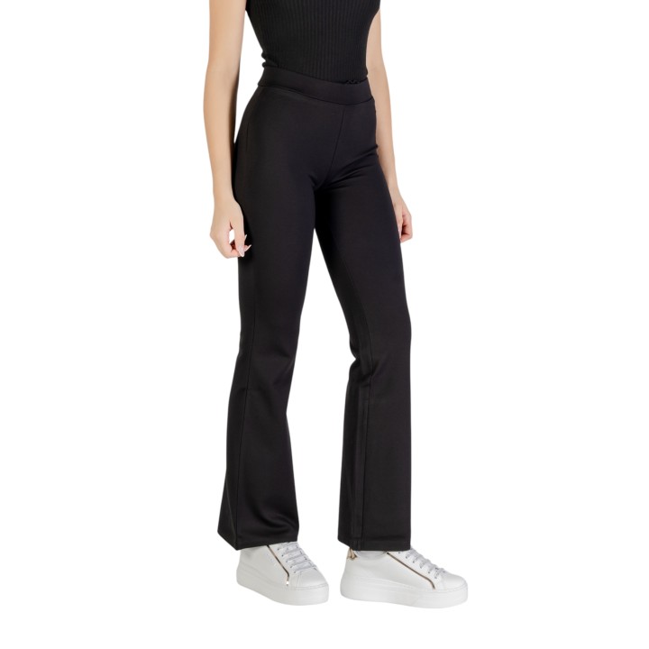Jacqueline de Yong pantalón de mujer negro JDYPRETTY FLARE PANT vista tres cuartos
