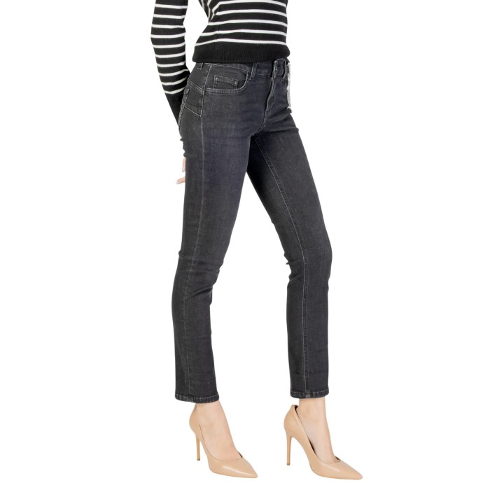 Liu-Jo vaqueros de mujer negros de denim B.UP MONROE vista de tres cuartos