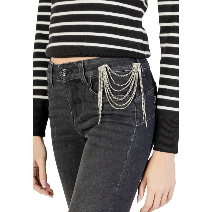 Detalle de vaqueros Liu-Jo de mujer negros de denim B.UP MONROE