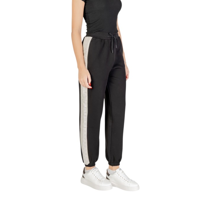 Guess Active pantalón jogger de mujer negro vista tres cuartos frontal