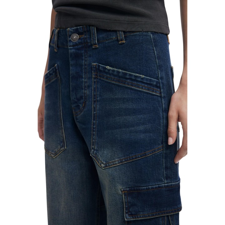 Detalle frontal de vaqueros de mujer Desigual Parker en denim azul