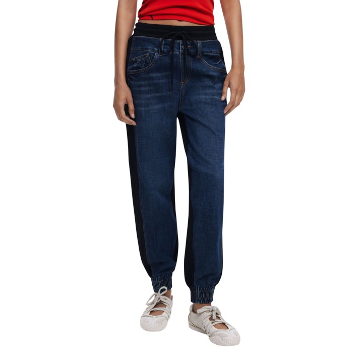 Desigual vaqueros de mujer denim azul con jogger y vista frontal