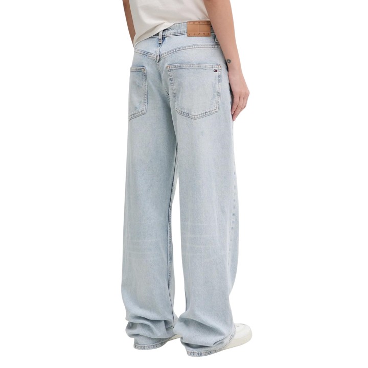 Vaqueros de mujer Tommy Hilfiger Jeans MIA en denim claro vista posterior