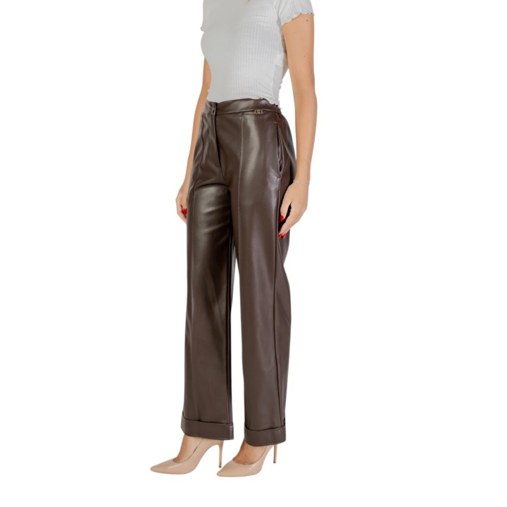 Liu-Jo pantalón de mujer chocolate efecto piel vista de tres cuartos