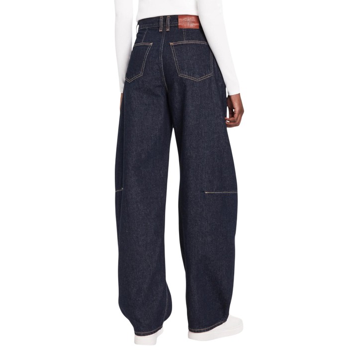 Vaqueros de mujer Calvin Klein Jeans en denim oscuro vista posterior