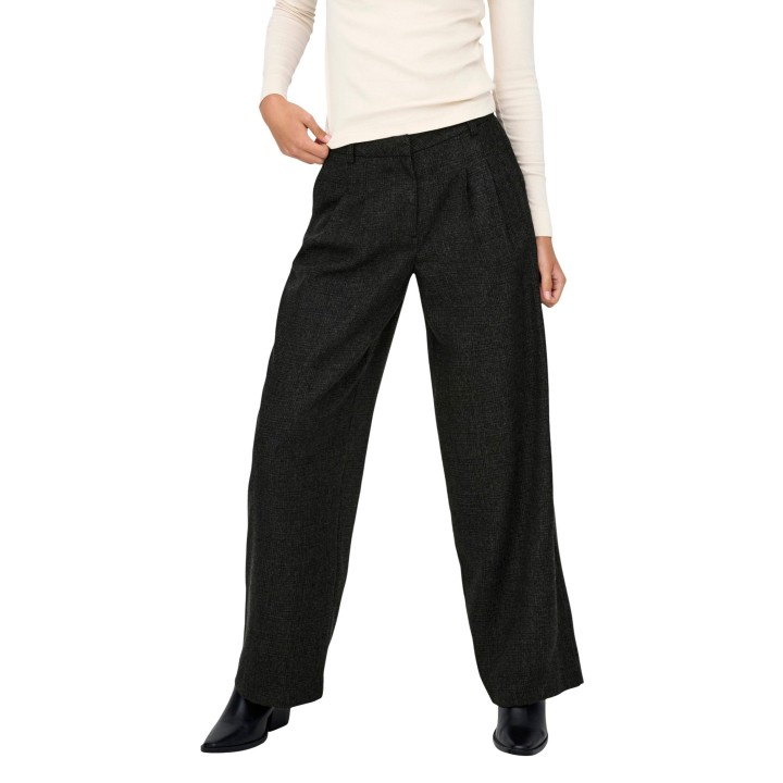 Jacqueline de Yong pantalón ancho de mujer negro vista frontal de tres cuartos