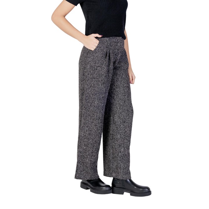 Pantalón ancho negro de mujer Jacqueline de Yong Francesca vista de tres cuartos