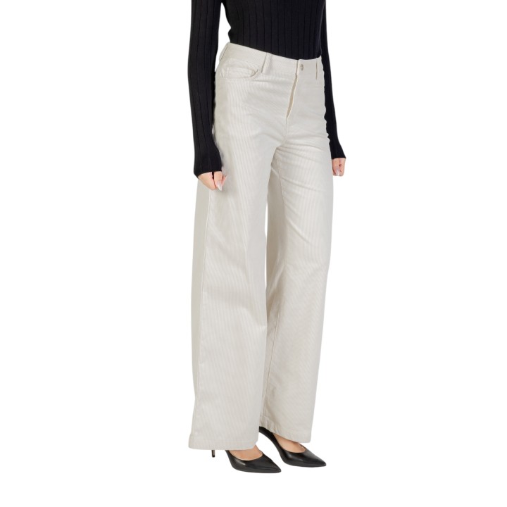 Pantalón de mujer Liu-Jo color marfil de pierna ancha vista tres cuartos