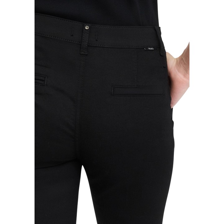 Detalle posterior del pantalón negro de mujer Liu-Jo MF5401 T7144