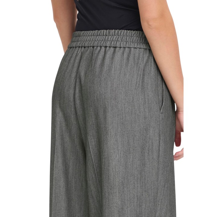 Detalle posterior del pantalón de mujer Ichi IHFILANO PA2 gris