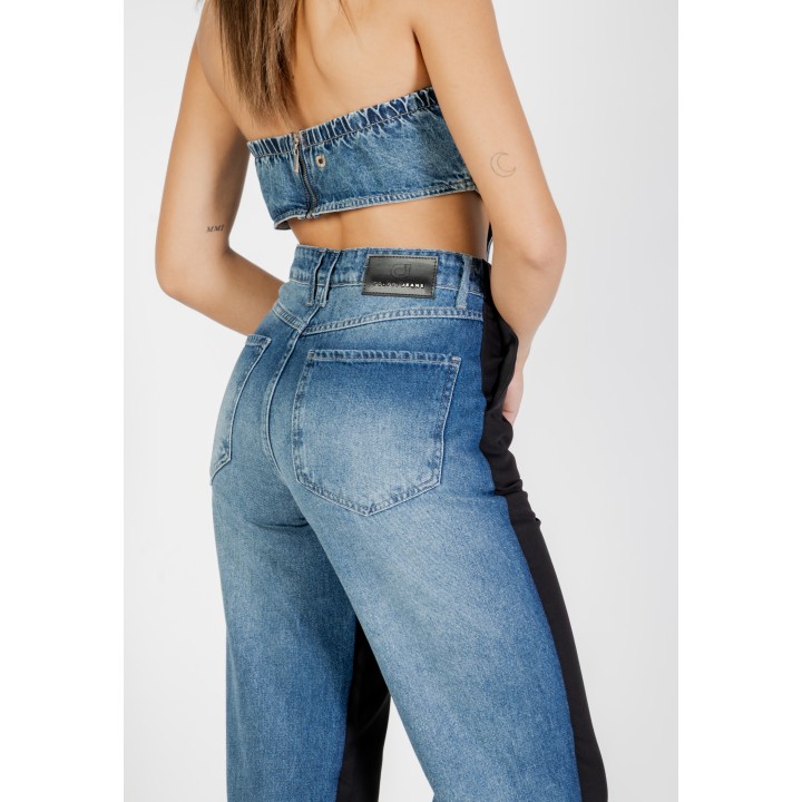 Detalle posterior de vaqueros Colcci de mujer en denim y negro