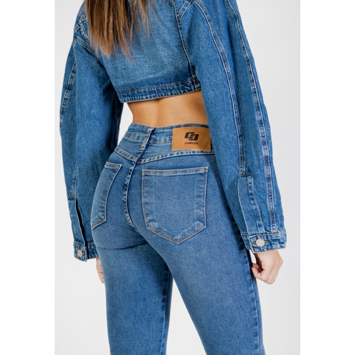 Detalle posterior de vaqueros Colcci de mujer en denim azul