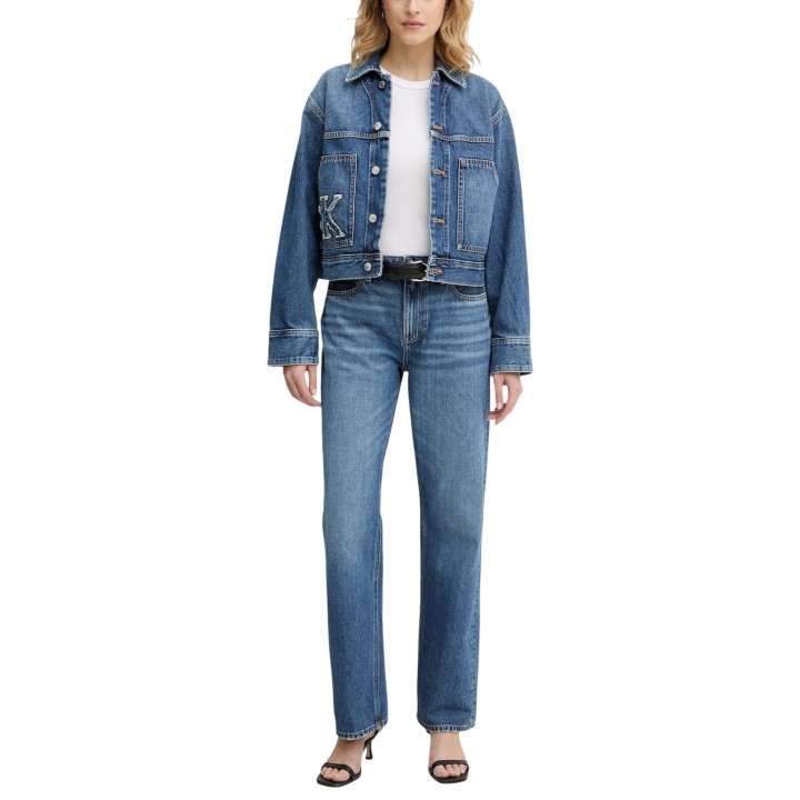 Vaqueros de mujer Calvin Klein Jeans azul denim vista frontal con chaqueta vaquera