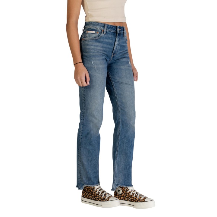 Calvin Klein Jeans vaqueros de mujer en denim azul vista de tres cuartos
