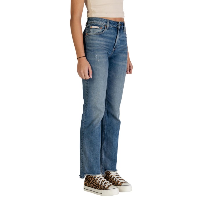 Calvin Klein Jeans vaqueros de mujer en denim azul vista de tres cuartos