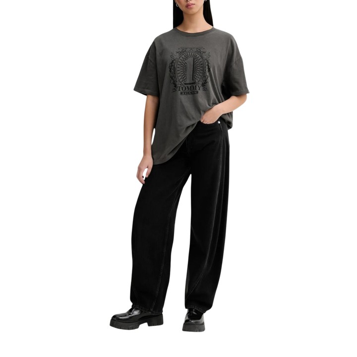 Vaqueros negros de mujer Tommy Hilfiger Jeans DW0DW22522 vista de tres cuartos