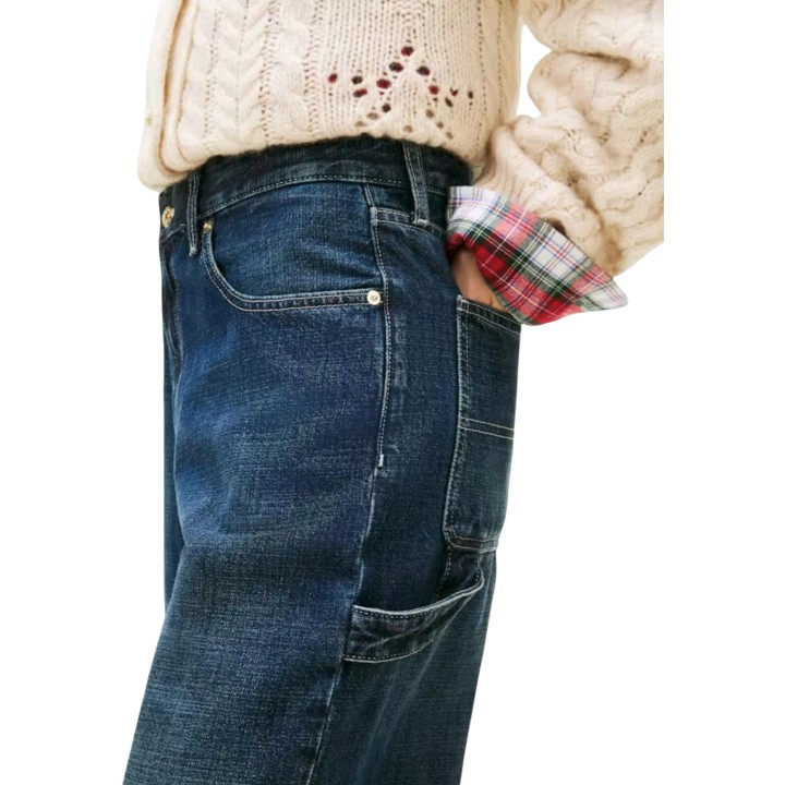 Detalle lateral de vaqueros de mujer Tommy Hilfiger Jeans DN0DN00095 en denim