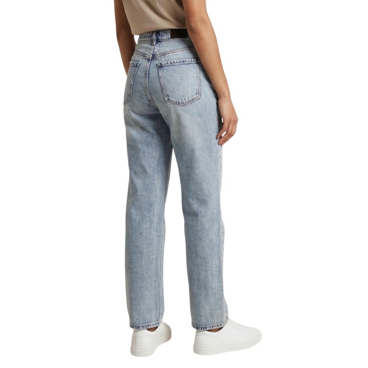 Armani Exchange vaqueros de mujer en denim azul claro vista posterior