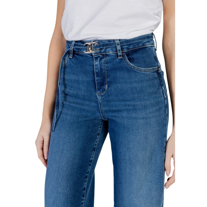 Detalle frontal de vaqueros Liu-Jo de mujer en denim azul