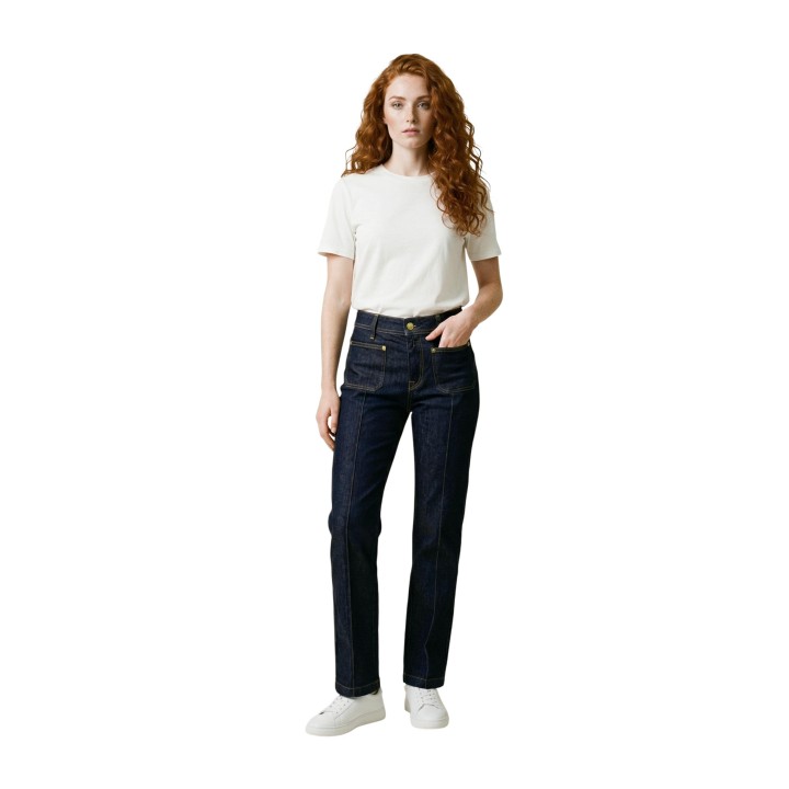 Replay vaqueros rectos de mujer en denim azul oscuro vista frontal con modelo