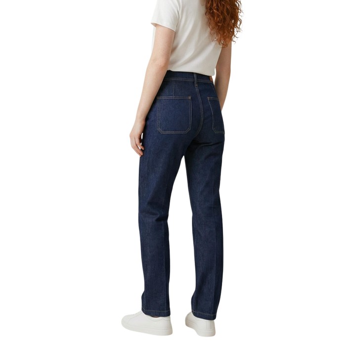 Replay vaqueros rectos de mujer en denim azul oscuro vista posterior con modelo