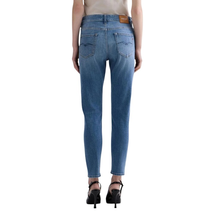 Vaqueros slim boyfit Replay para mujer en denim azul vista posterior