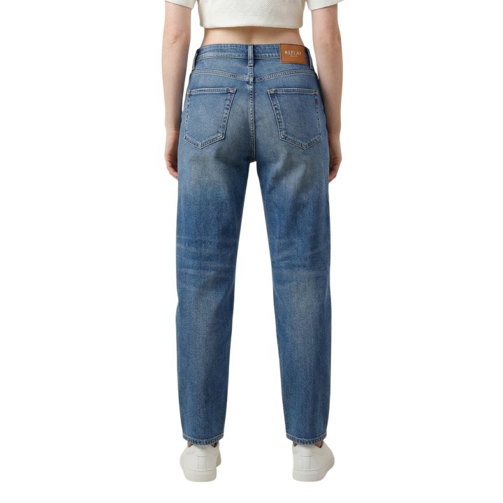 Vaqueros de mujer Replay en denim azul vista posterior