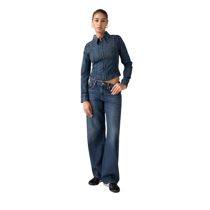 Vaqueros Levi's® de mujer low loose en denim índigo vista de tres cuartos