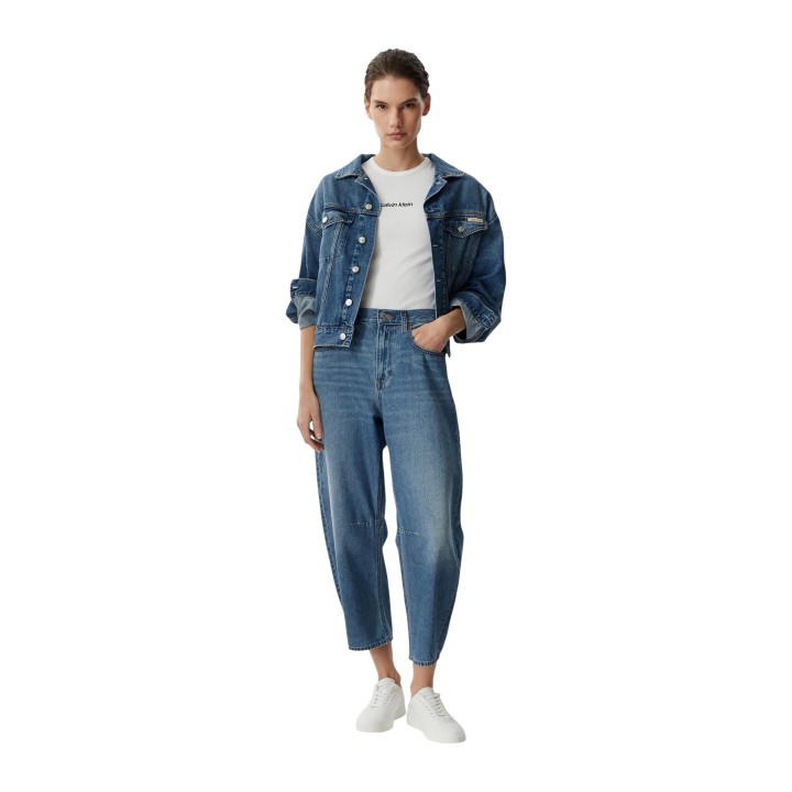 Calvin Klein Jeans vaqueros de mujer en denim azul vista tres cuartos