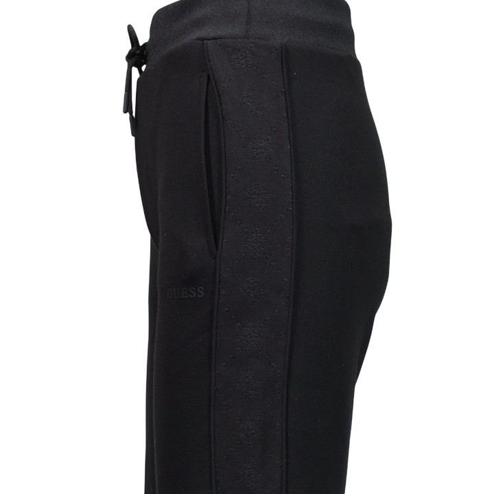 Detalle lateral del pantalón negro de mujer Guess Elsa Wide Leg Pant