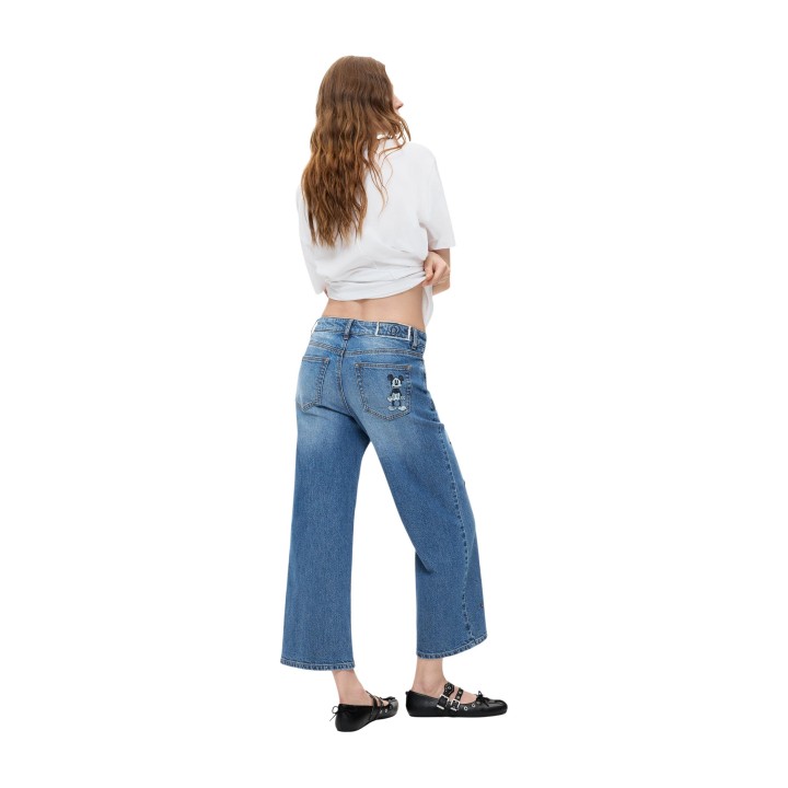 Desigual vaqueros de mujer en denim azul con estampado Mickey vista posterior