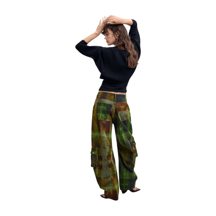 Desigual pantalón de mujer verde estampado vista posterior