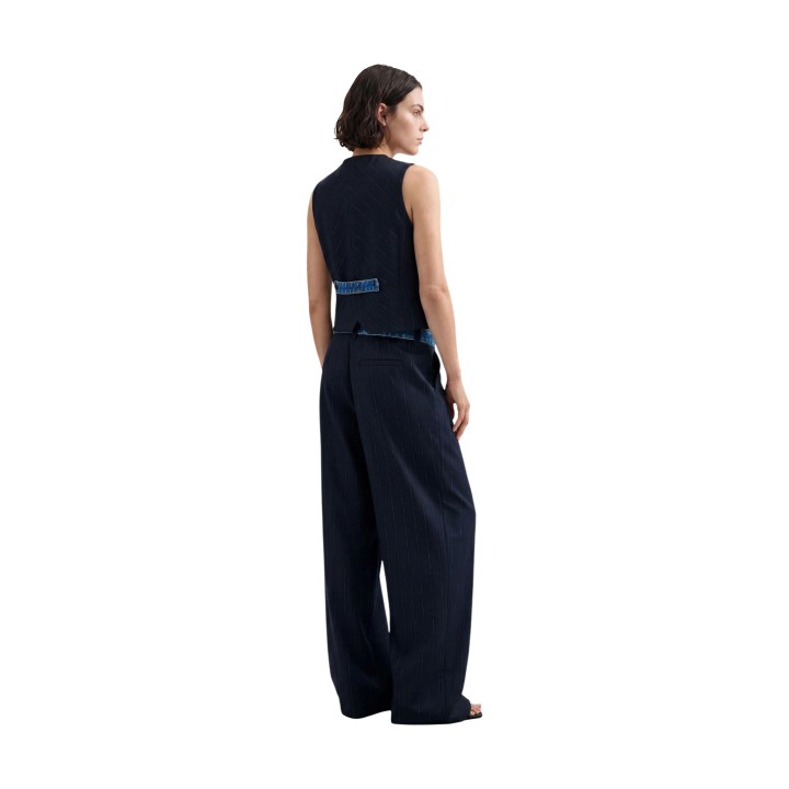 Desigual pantalón de mujer azul de raya diplomática vista posterior de tres cuartos