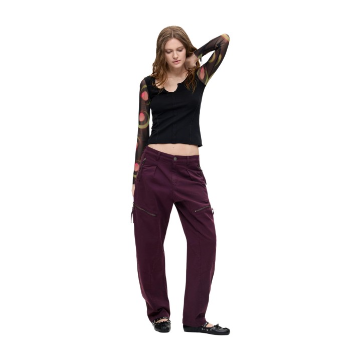 Pantalón Desigual de mujer bordeaux con cremalleras vista frontal