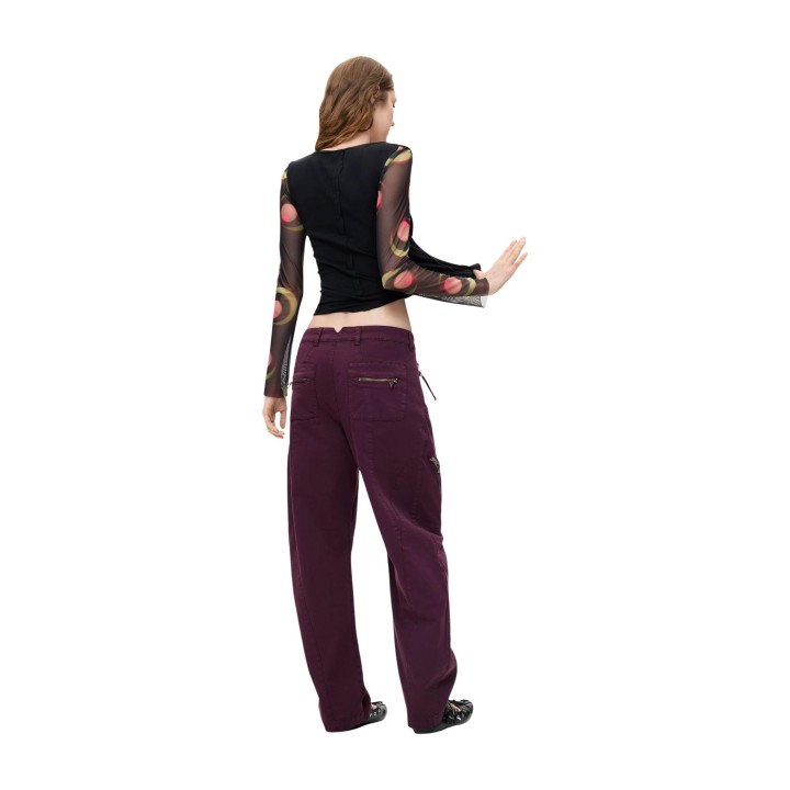 Pantalón Desigual de mujer bordeaux con bolsillos vista posterior