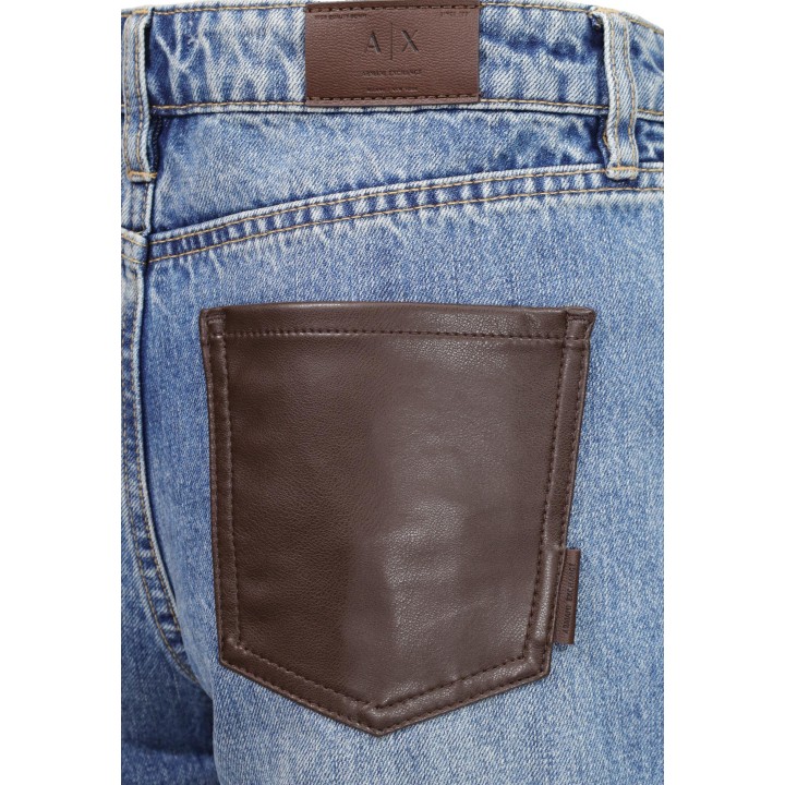 Armani Exchange vaqueros de mujer azules detalle posterior de bolsillo y etiqueta