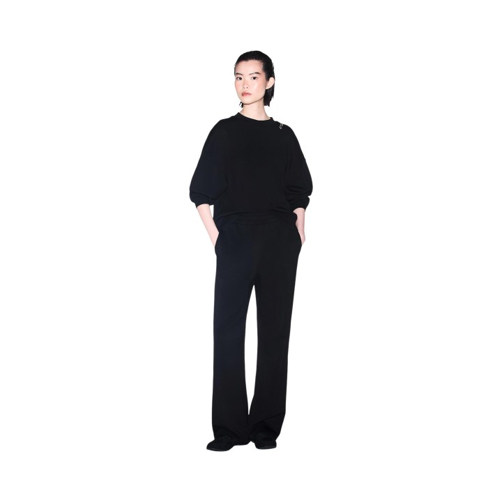 Armani Exchange pantalón de mujer negro XW002854 AF16111 vista frontal en modelo