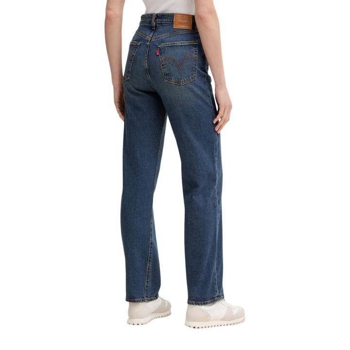 Vaqueros Levi's® de mujer en denim azul vista posterior
