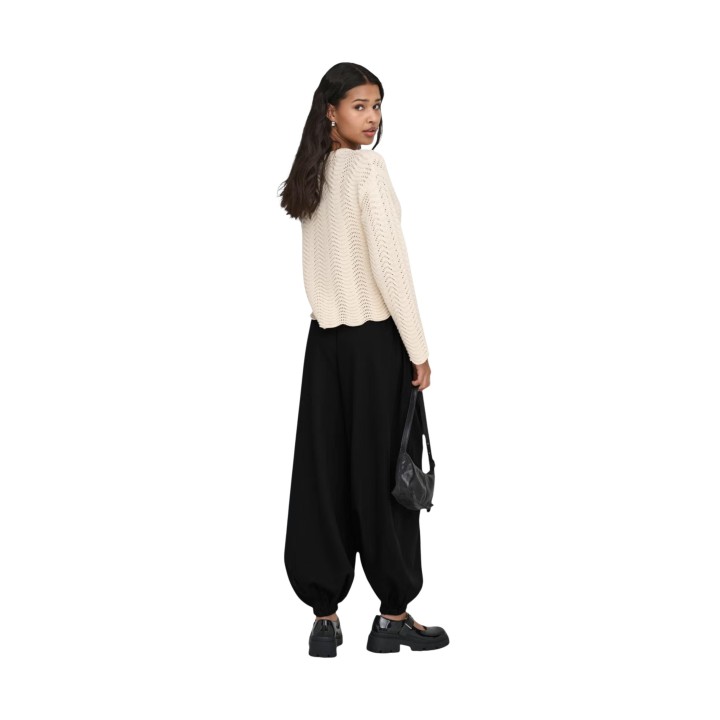 Jacqueline de Yong pantalón negro de mujer 15377891 en vista posterior
