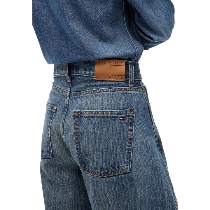 Detalle posterior de vaqueros Tommy Hilfiger Jeans Ella Mid Barrel en denim