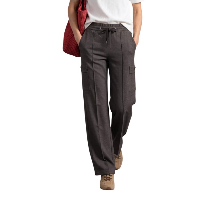 Street One pantalón cargo de mujer marrón oscuro Amalia 381379 en vista frontal de tres cuartos