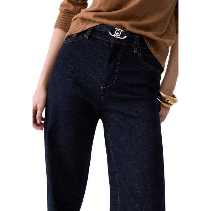 Detalle frontal del pantalón vaquero Liu-Jo de mujer en denim azul marino