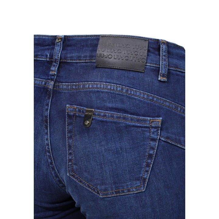Vaqueros Liu-Jo UF6218 D0356 en denim azul oscuro detalle del bolsillo posterior