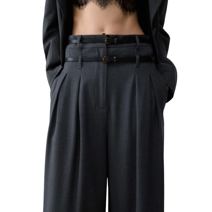 Detalle del pantalón de mujer Liu-Jo WF6309 T743A gris oscuro